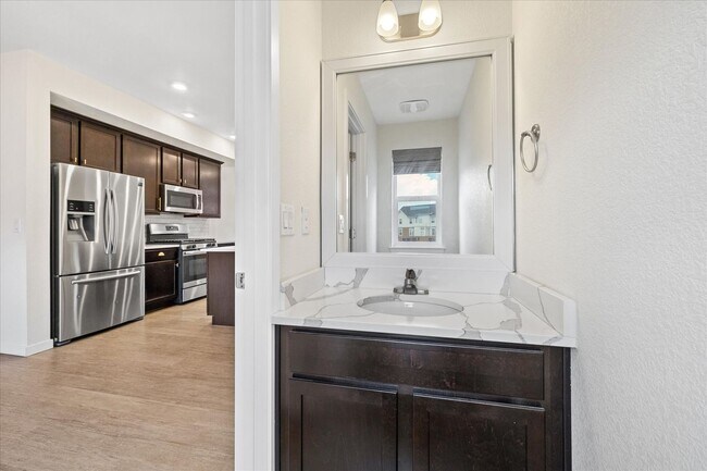 Building Photo - Beautiful, updated 3 bedroom townhome!
