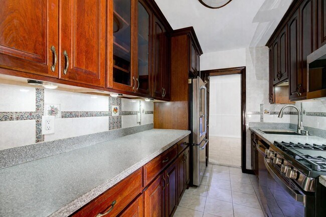 Building Photo - 7004 JFK Blvd E