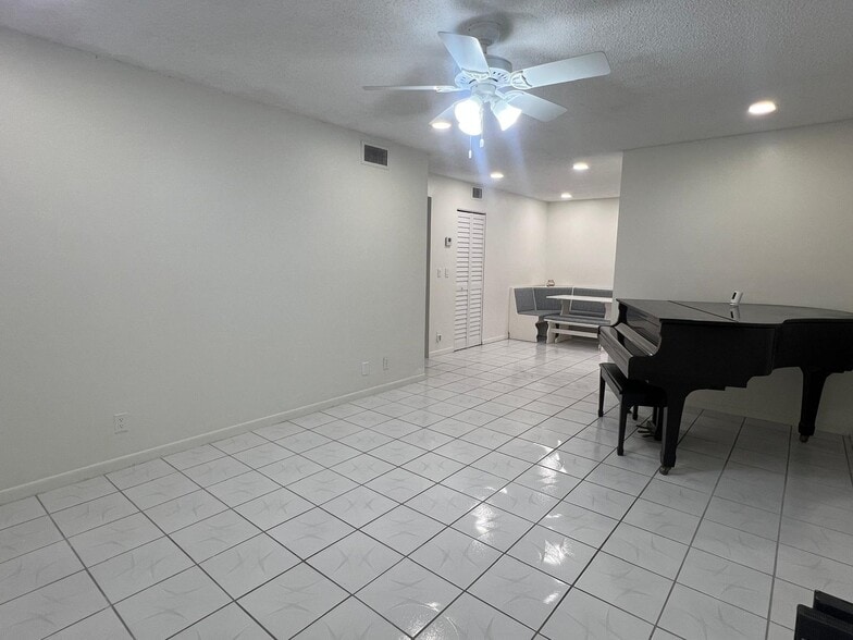 Building Photo - 3294 NW 104th Ave