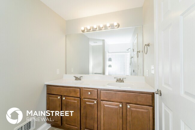 Building Photo - 10714 English Oak Ct