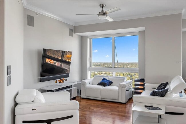 Building Photo - 400 Beach Dr NE