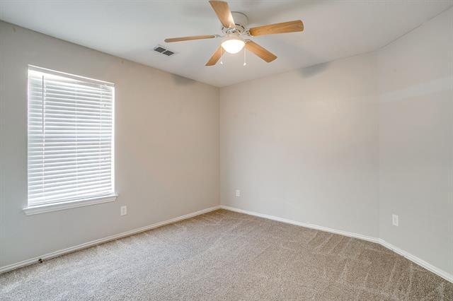 Building Photo - 3025 Shoreline Dr