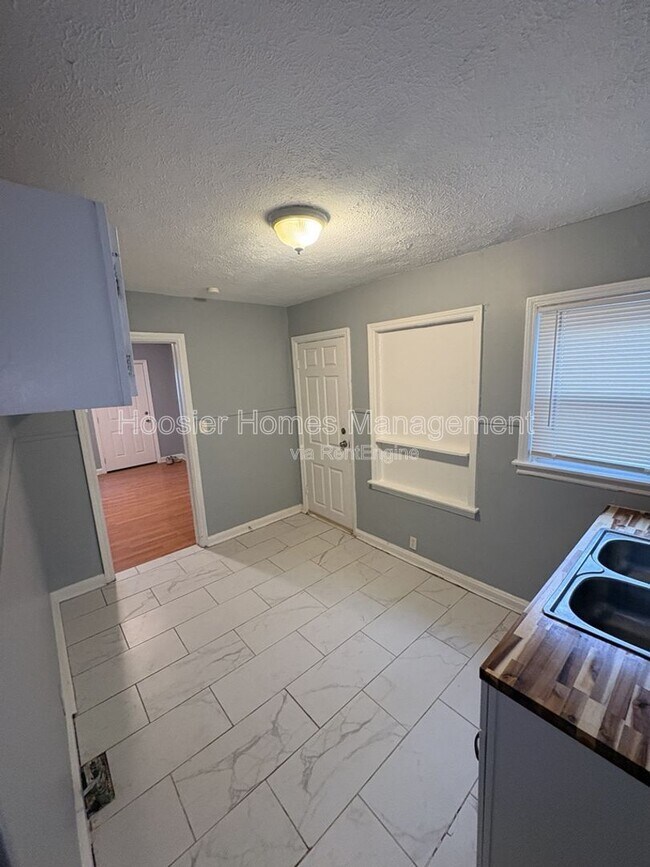 Building Photo - 1031 N Centennial St