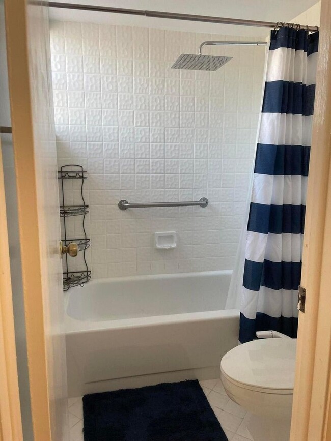 Building Photo - 1592 Springside Dr