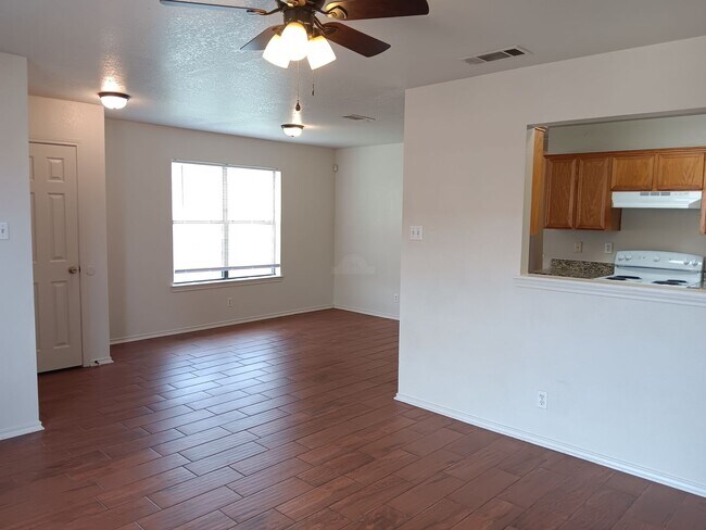 Building Photo - 914 McDaniel Cir