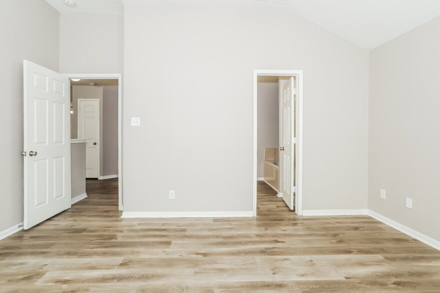 Building Photo - 16750 Warbler Dr