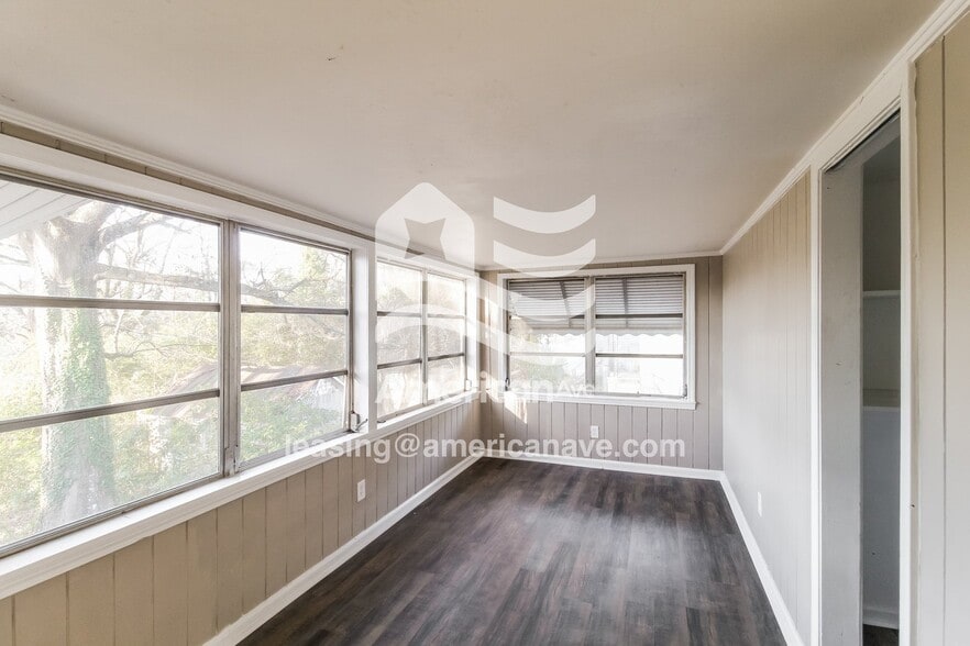 Building Photo - 1141 Boulevard