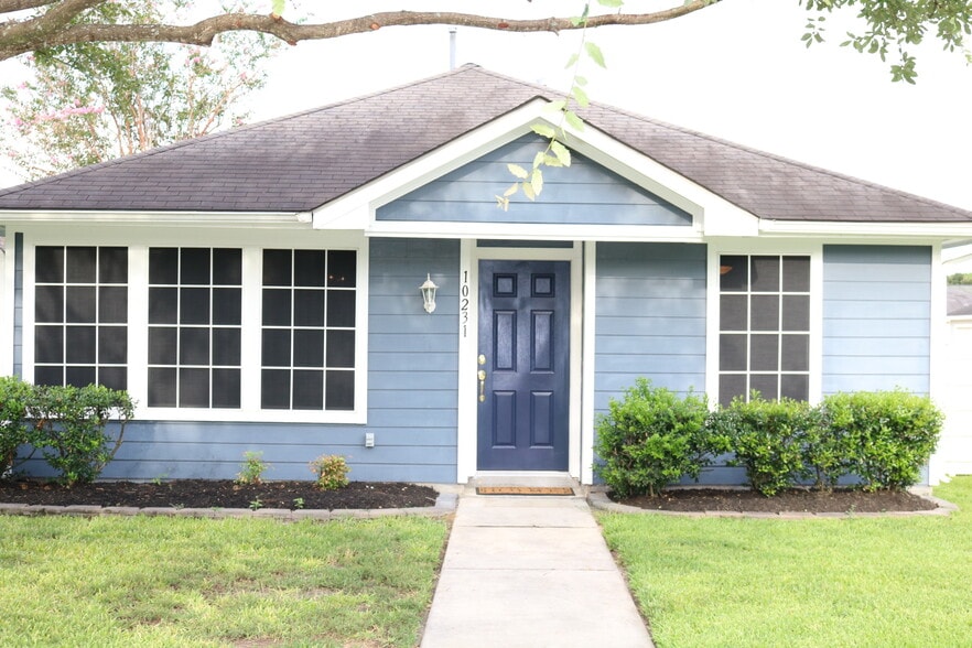 Building Photo - 10231 Farrell Dr