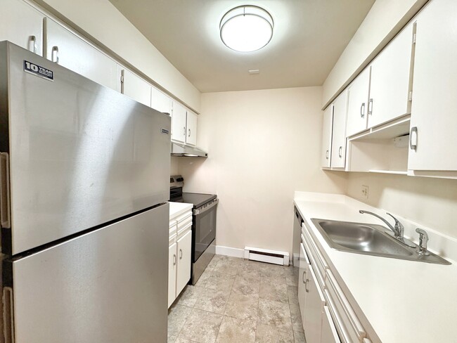 Primary Photo - 24 Ferris Ave