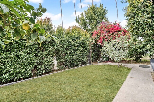 Building Photo - FALL IN LOVE with Craftsman Style Living!