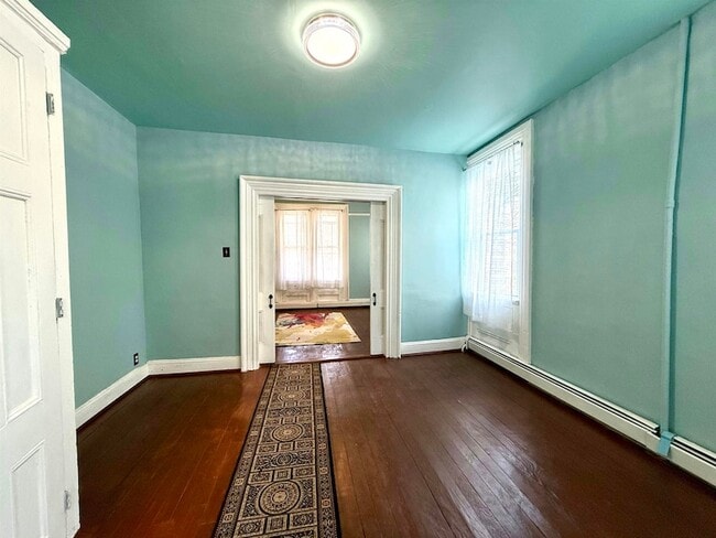 Building Photo - 61 Monitor St