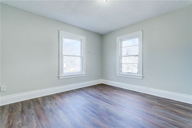 Building Photo - 461 Parsells Ave