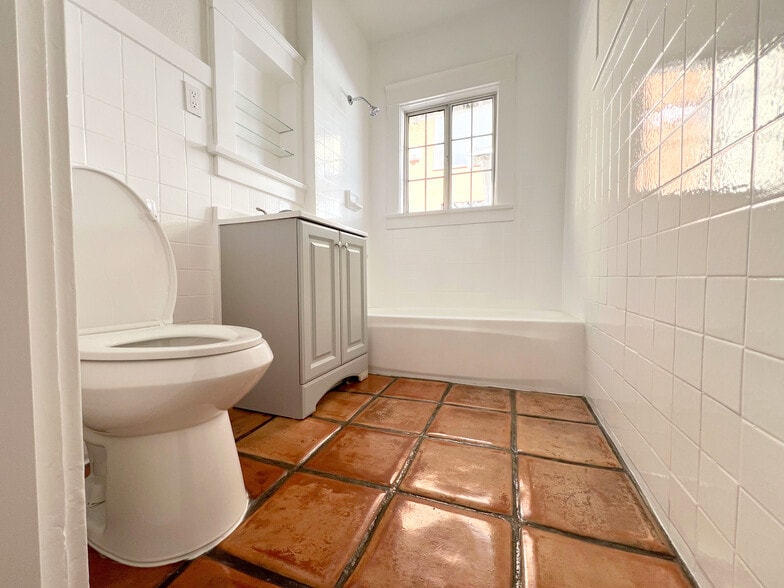 Fresh paint and reglazed tiles. - 1817 E 8th St