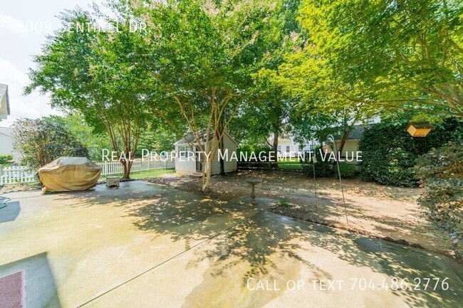 Building Photo - 5009 Sentinel Dr