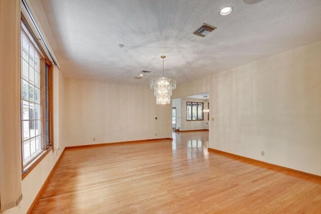 Building Photo - 9033 Winding Woods Dr