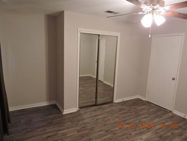 Building Photo - Great Condo Close to Southgates of  LSU