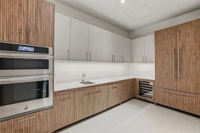 Building Photo - 275 1st Ave S