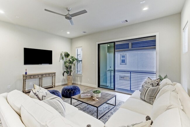 Building Photo - 806 Sienna Palm Ln