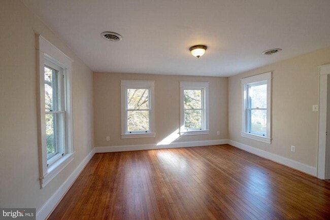 Building Photo - 401 Henry Clay St