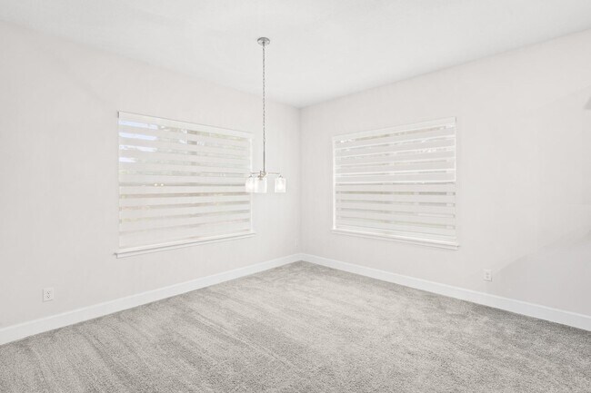 Building Photo - 692 NE Turtleback Trail