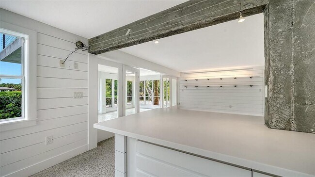 Building Photo - 7665 Sanderling Rd