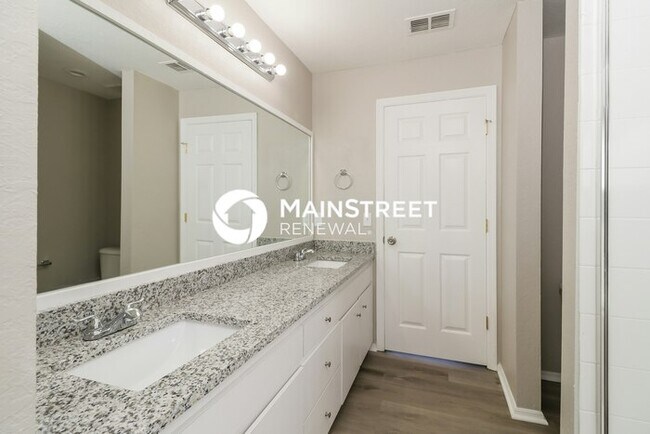 Building Photo - 4 Bedroom Pet-Friendly Home in LAKELAND, FL with Main Street Renewal