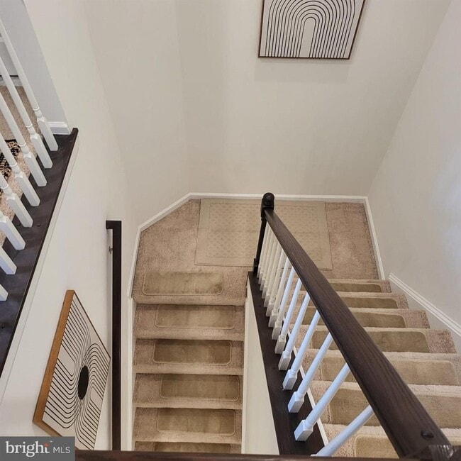 Building Photo - Welcome to your new home in the heart of Loudon County, VA!