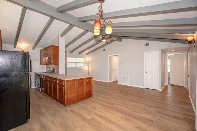 Building Photo - 2024 Bogatto St