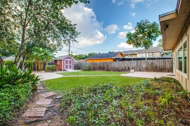 Building Photo - 8421 Baker Dr