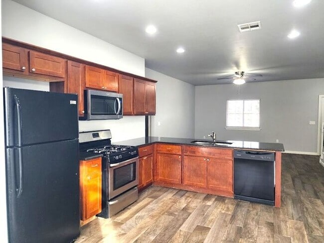 Building Photo - Spacious 5 Bedroom 3 Bath In Highland Park Add in Edmond