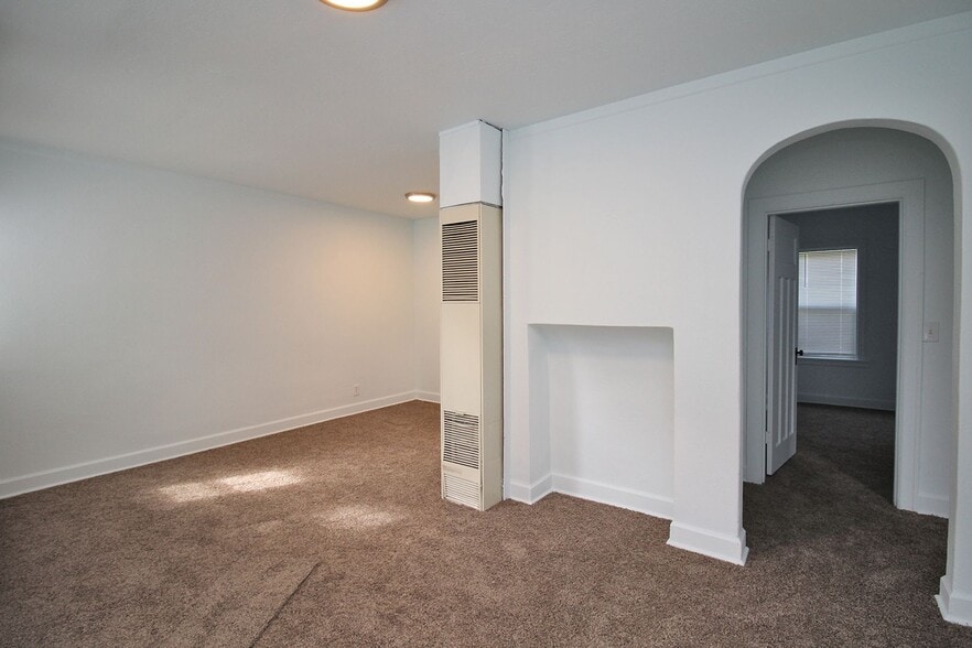 Building Photo - 826 N Humboldt St