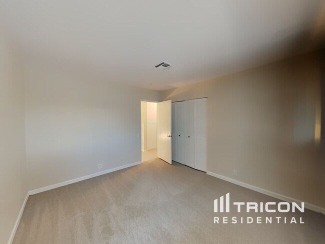 Building Photo - 3746 Terrace Dr