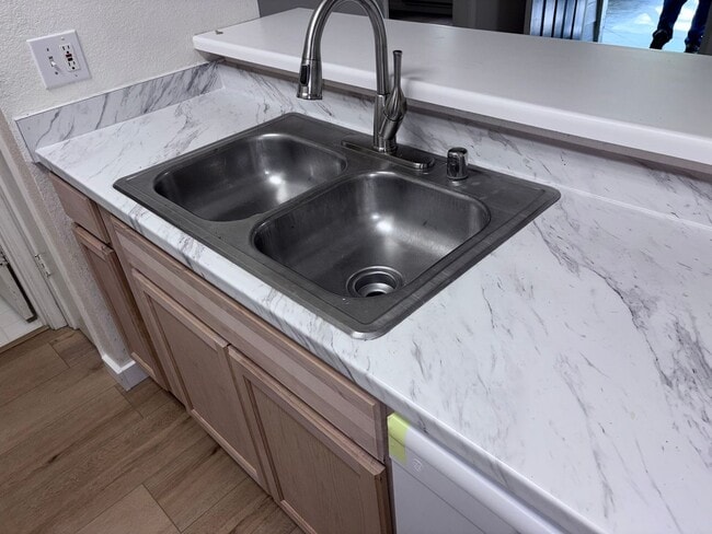 Building Photo - $1900.00-Remodeled 2 Bed 2 Bath, Condo in Glen Cove,(Vallejo) - Downstairs Unit