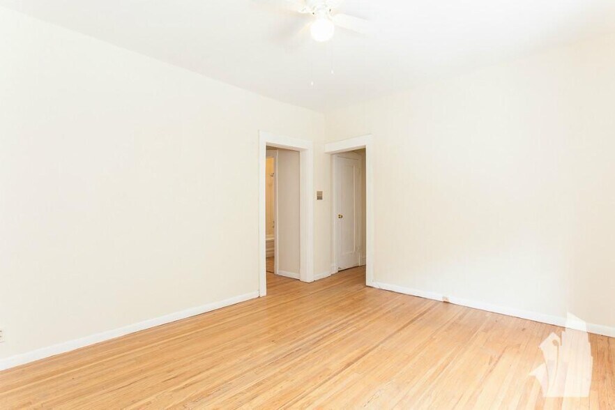 Building Photo - 631 W Barry Ave