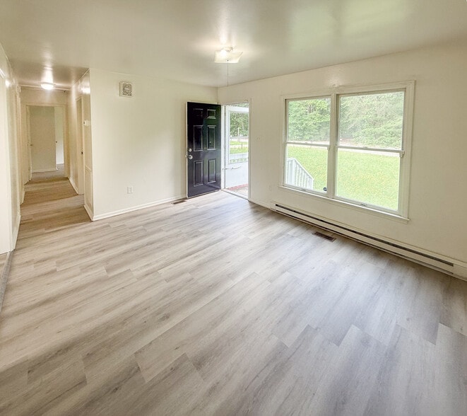 Building Photo - 496 Lancaster Creek Dr