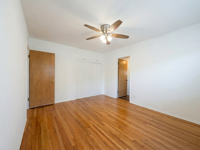 Building Photo - 962 N Calmgrove Ave