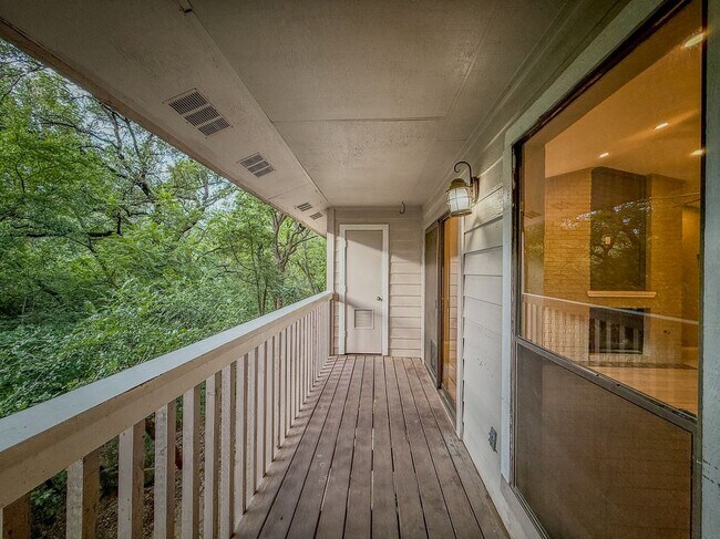 Building Photo - 3839 Dry Creek Dr