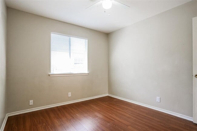 Building Photo - 5813 Wideleaf Dr