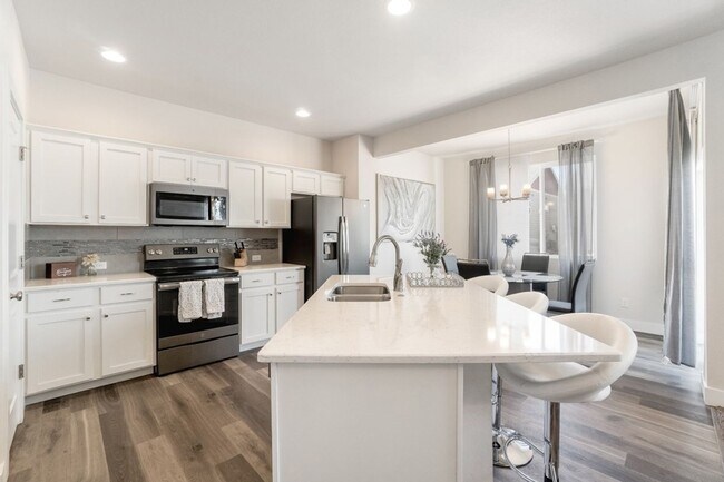 Building Photo - New and Modern Home