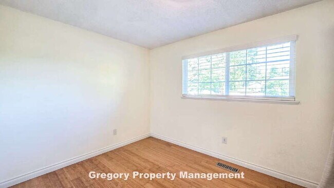 Building Photo - 17606 Brook Blvd