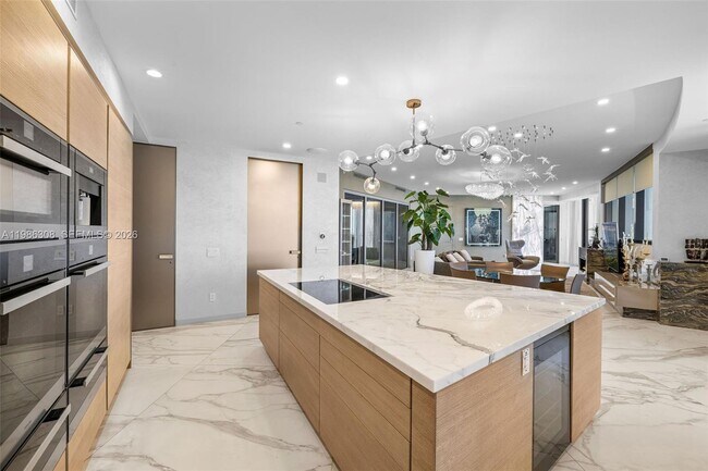Building Photo - 18555 Collins Ave
