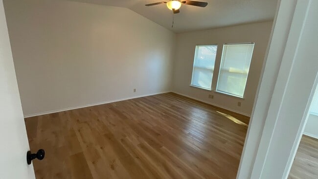 Building Photo - Large 2/2 duplex with a 2 car garage