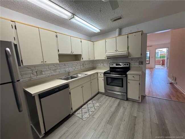 Building Photo - 8005 SE Villa Cir