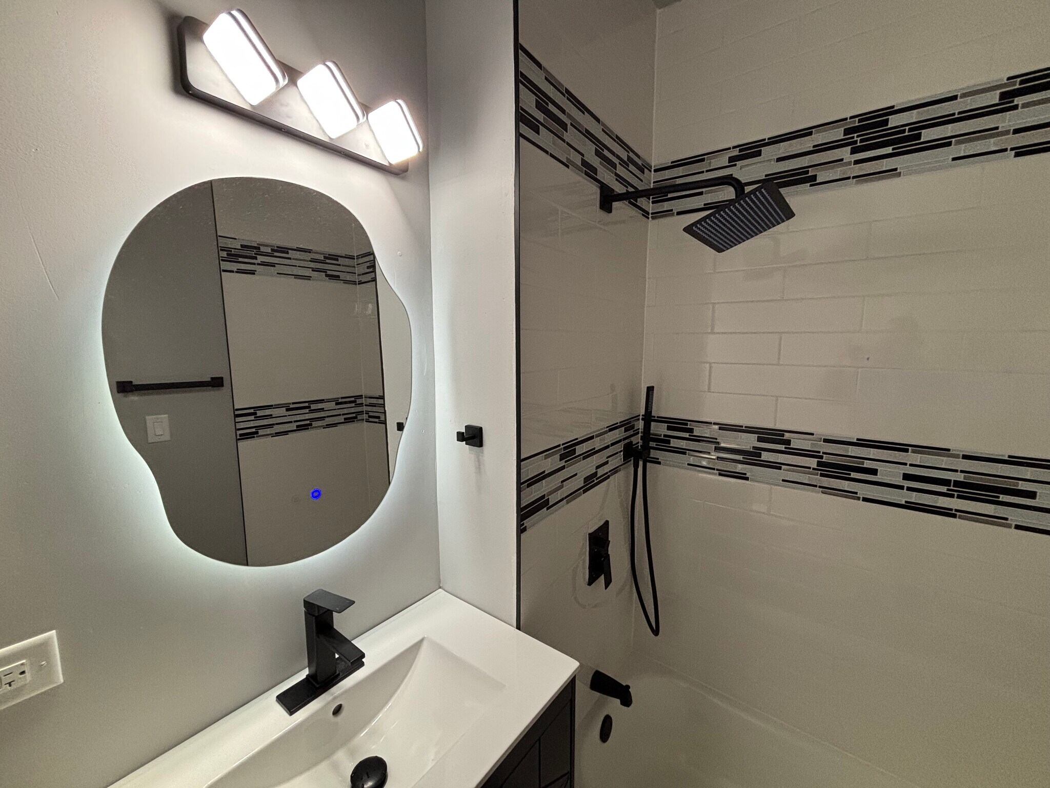 Building Photo - 673 Delaware St