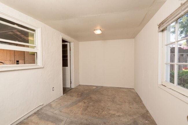 Building Photo - House in Great Sunnyvale Location w/Large Yard & Gardener