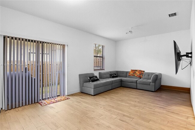 Building Photo - 1434 SW 54 Ave