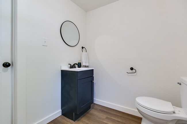 Building Photo - 512 E 18th St