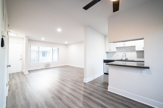 Building Photo - 2233 Ridgeley Dr