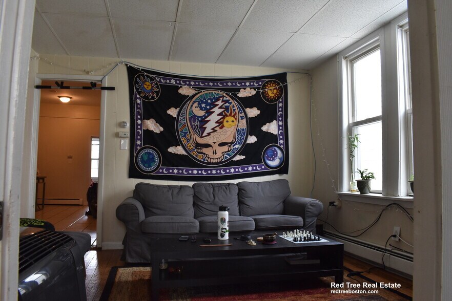 Building Photo - 114 Everett St