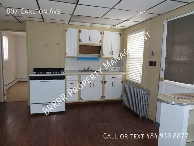 Building Photo - 807 Carlton Ave